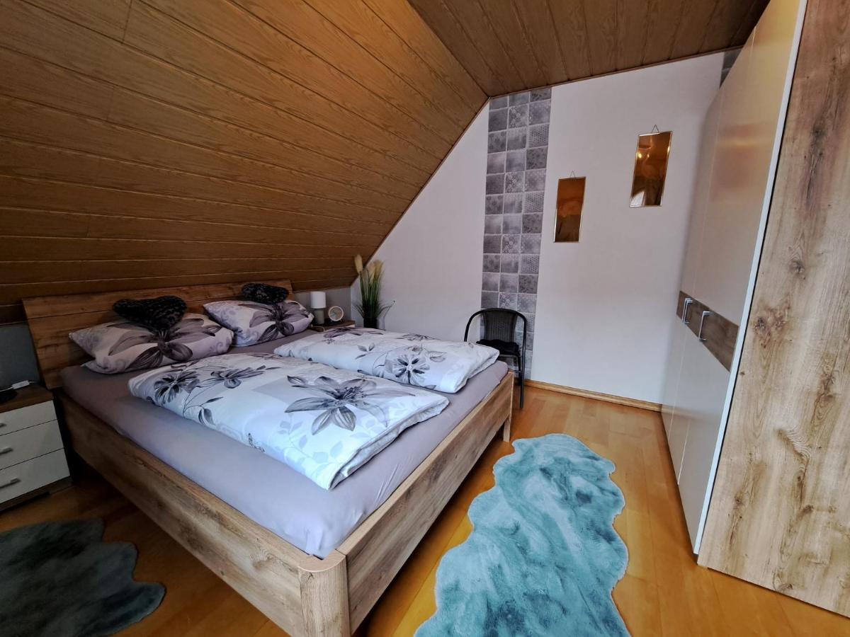 Ferienwohnung Sonja Mit Garten Und Freisitz Steinwiesen Exterior foto