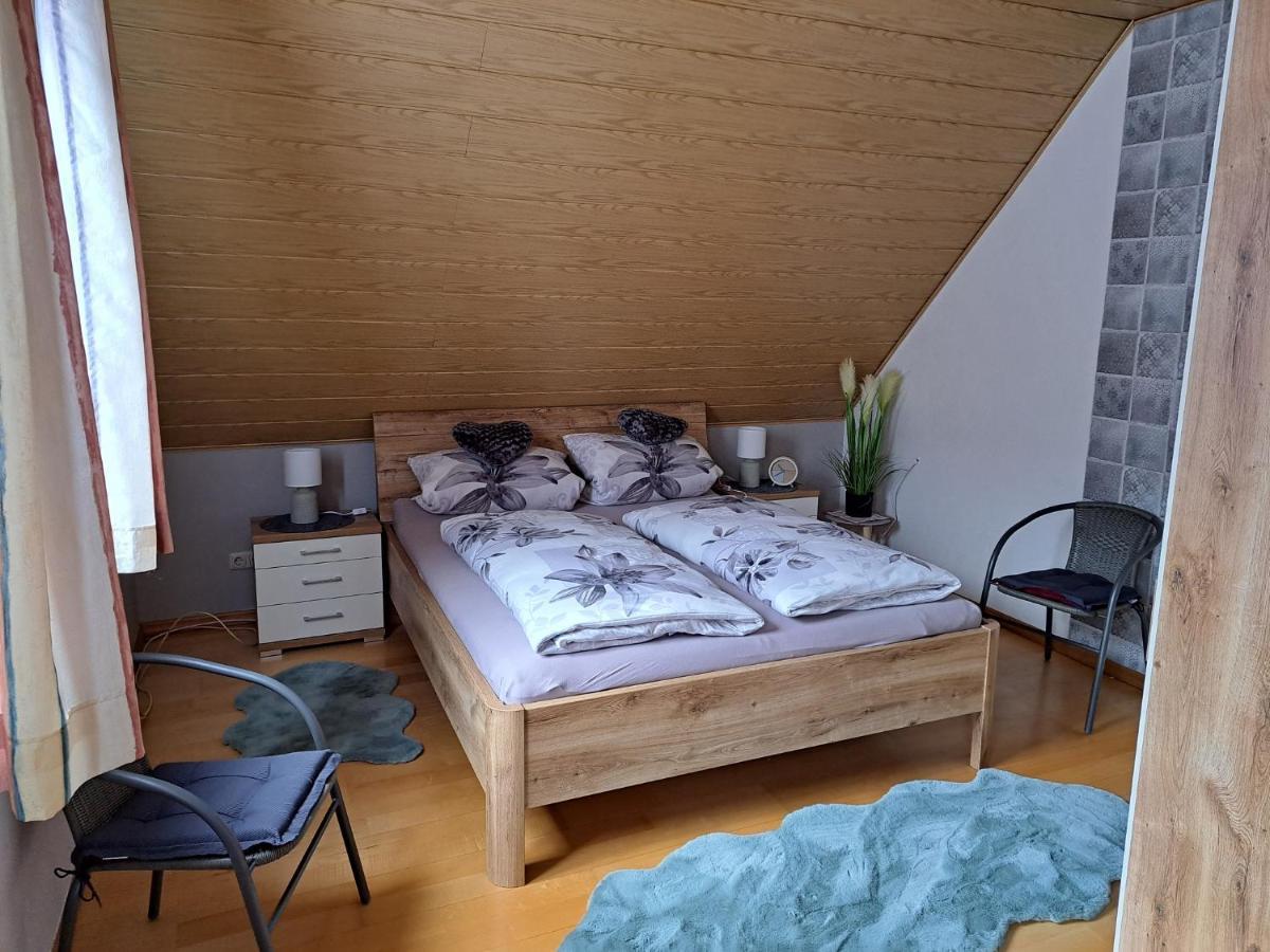 Ferienwohnung Sonja Mit Garten Und Freisitz Steinwiesen Exterior foto