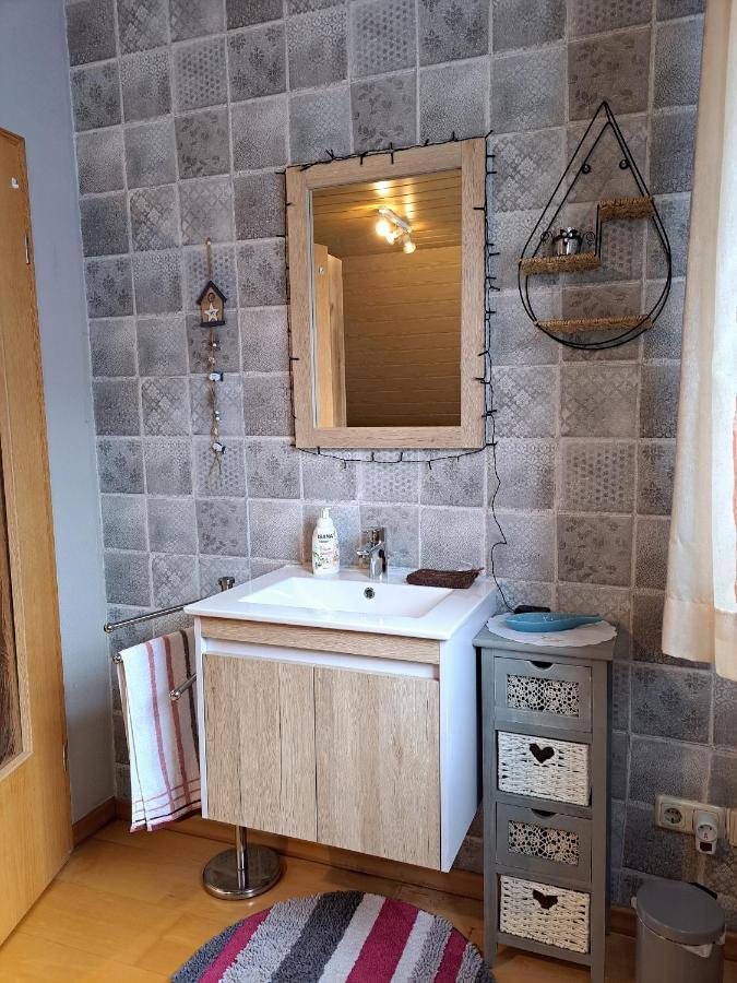 Ferienwohnung Sonja Mit Garten Und Freisitz Steinwiesen Exterior foto
